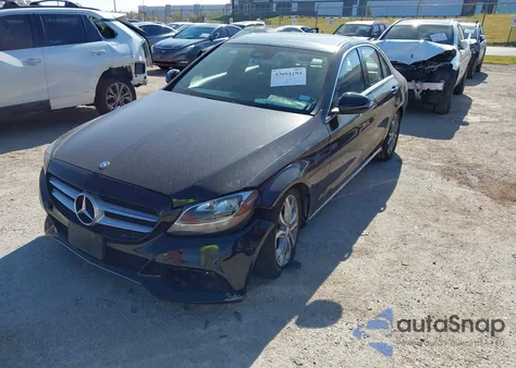 2016 Mercedes-Benz C 300 из США, поврежденный, VIN 55SWF4JB0GU121234